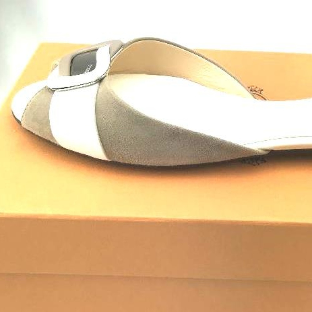 TOD'S Open Toe Cutout Flats in 100% Italian Suede - Picture 6 of 7